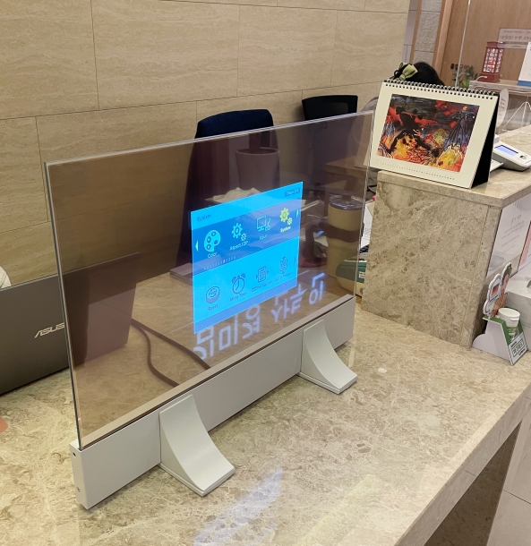 30인치 투명OLED 고정형 데스크타입