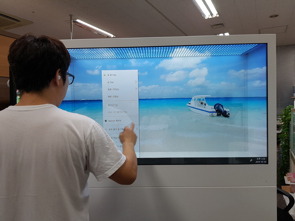 [2019.10] 55 inch transparent touch showcase production and delivery