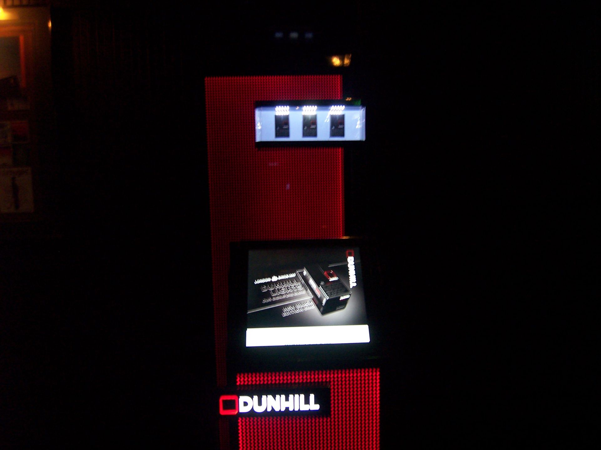 담배 (dunhill) LCD Moniter 이미지 조정