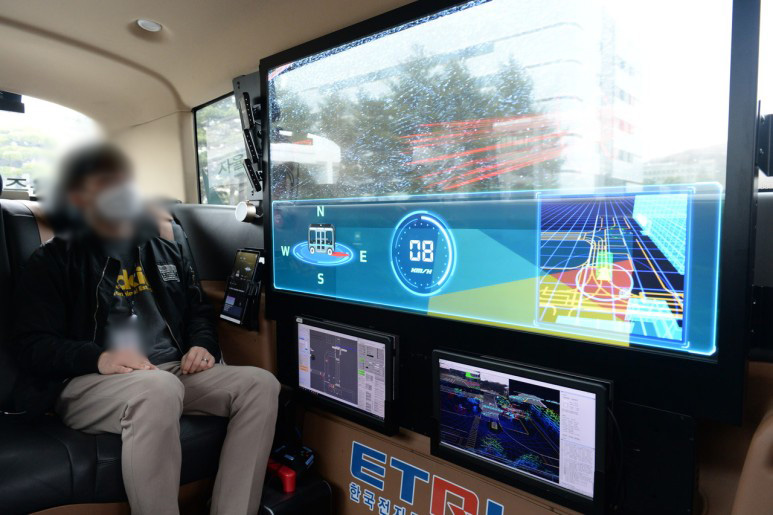 [투명OLED 활용사례] ETRI 한국전자통신연구원 자율주행 셔틀버스 내 투명OLED 설계제작...