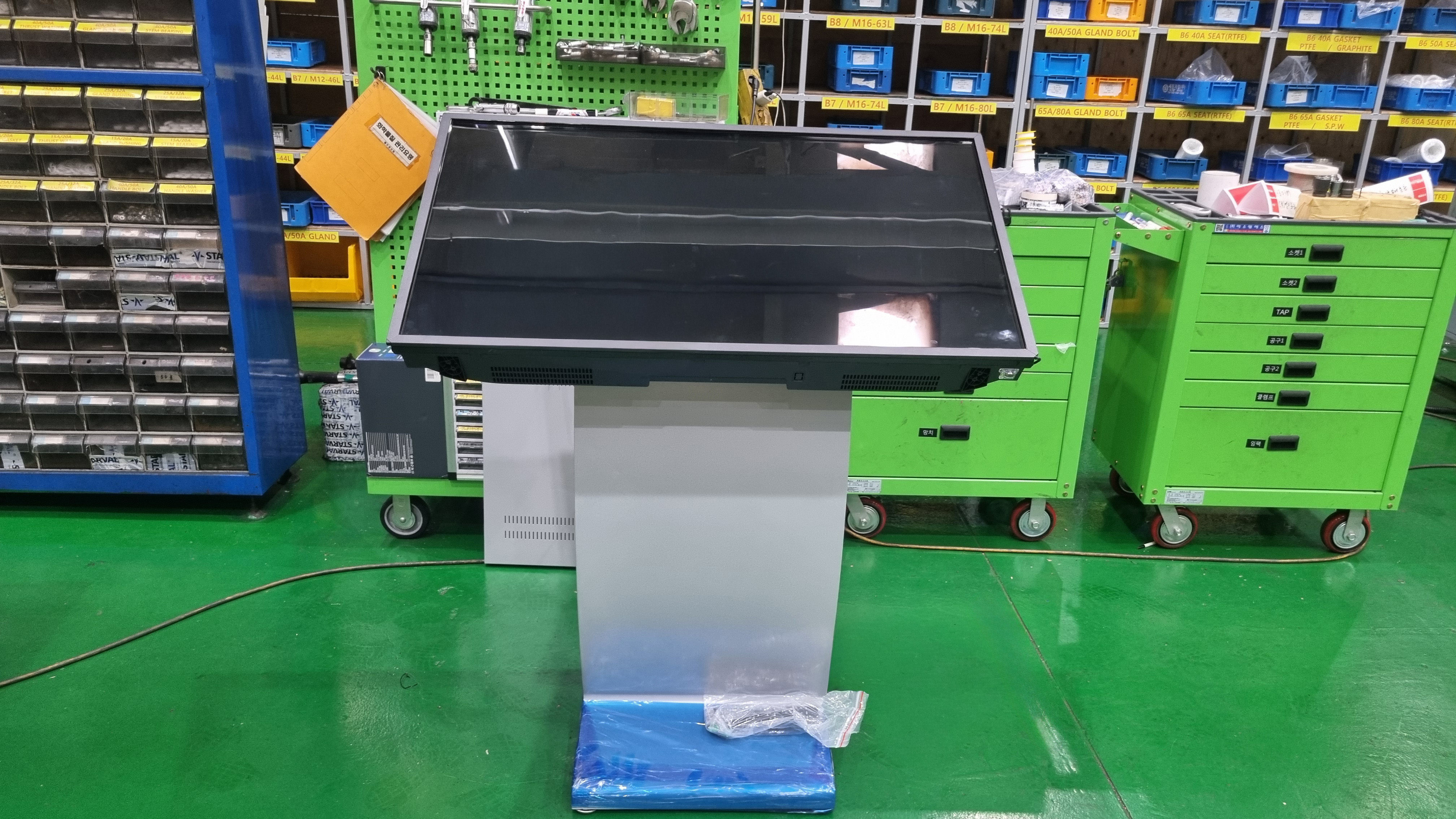 [2025. 10] 43인치 터치모니터(스탠드타입) 설치 및 납품/ 밸브공장